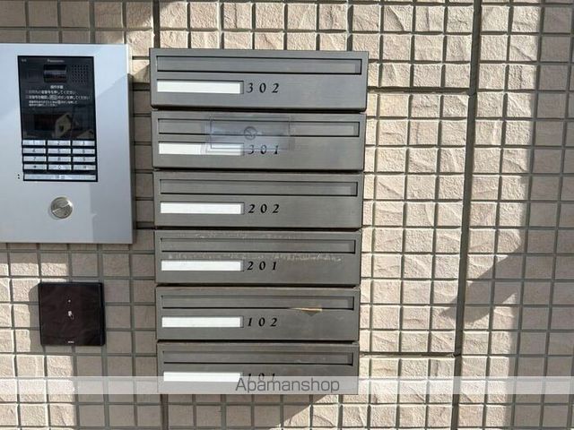 袋井市 3階建 築12年の内装写真