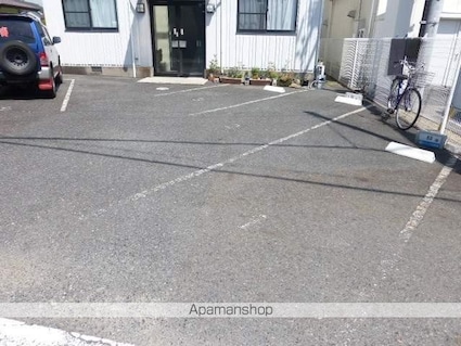 エスポワール平津[1K/18m2]の駐車場