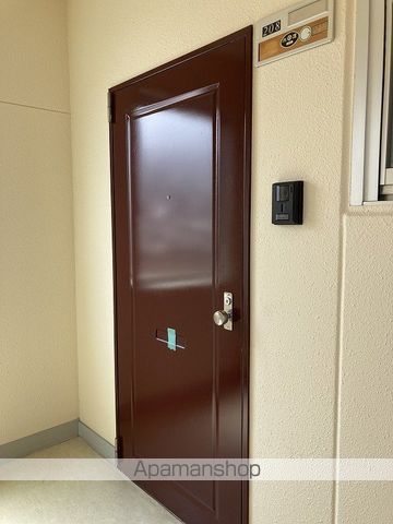 丸岩ビルの玄関写真