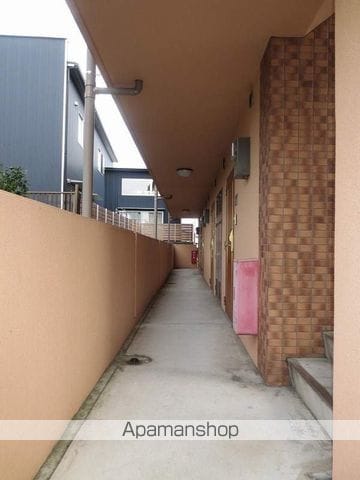 ヒルズタカオカの玄関写真