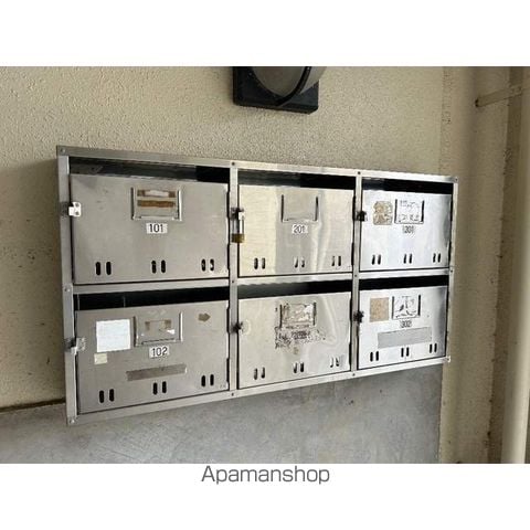 レグルス松戸A棟の玄関写真