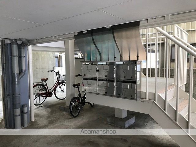 新井マンションの玄関写真