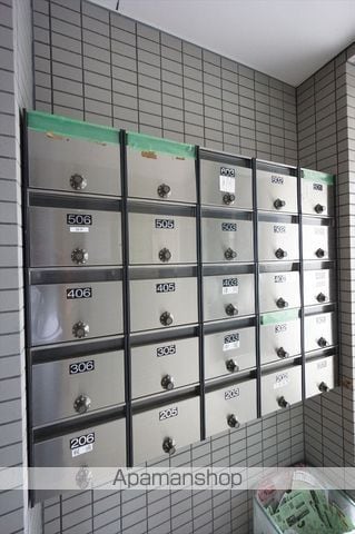 ラフィネ高峯の玄関写真