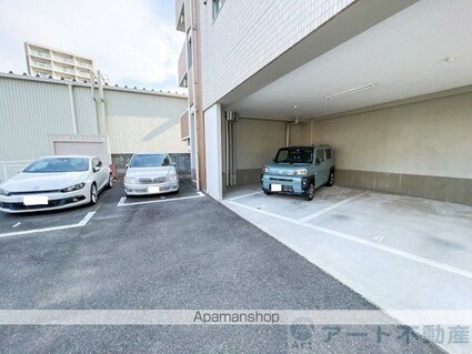 パレ・グラン室町[2DK/40.5m2]の駐車場2