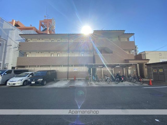 アンプルールフェールバレルコートの外観写真