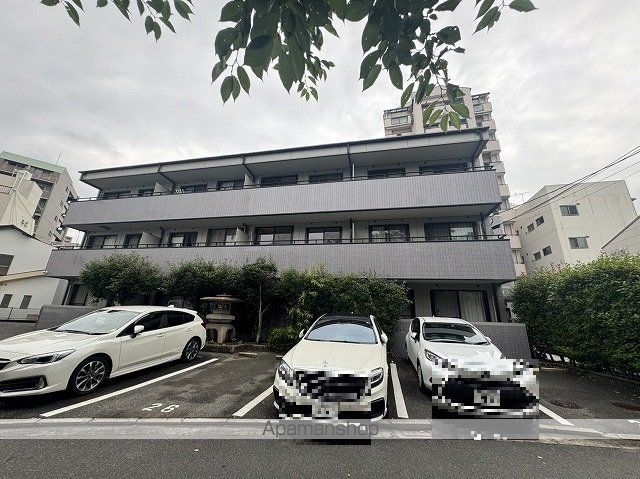 パークツインズA棟の外観写真