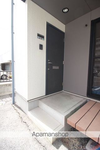 ユートピア今保Aの玄関写真