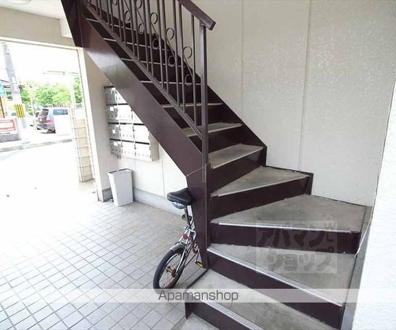 岩倉南河原町マンションの玄関写真