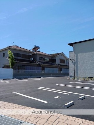 ロイズ紀三井寺Ⅱ[1LDK/50.14m2]の駐車場