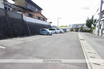 香川県高松市高松町[2LDK/59.62m2]の駐車場