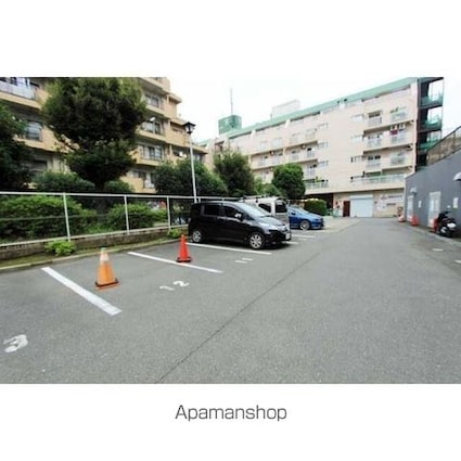 メゾンドール[2LDK/61.6m2]の駐車場
