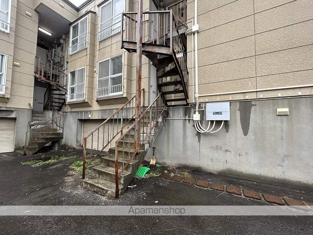 プラタナス曙B棟の玄関写真