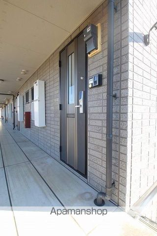 コーラル三園の玄関写真