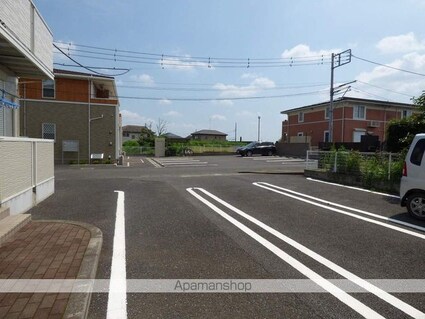 茨城県土浦市中[2LDK/64.43m2]の駐車場1