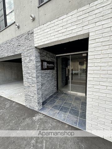 ROAD & SKY ATSUBETSUNISHI(ロードアンドの玄関写真