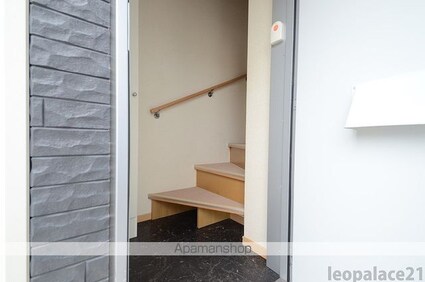 レオパレスケリュスＡ[1K/28.02m2]の玄関