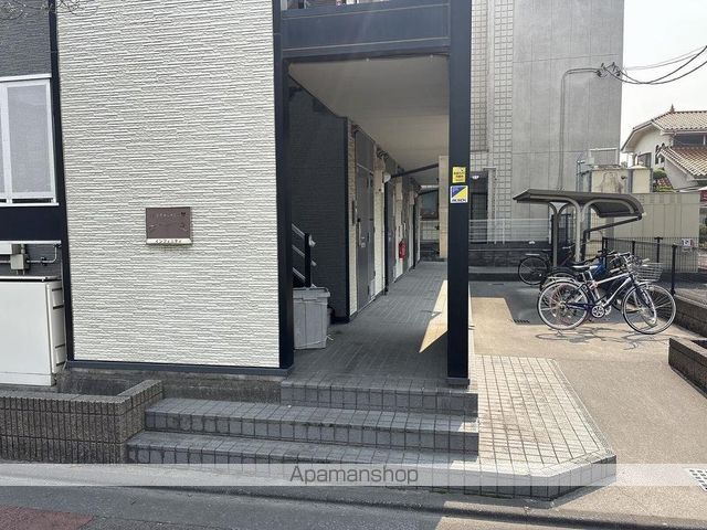 レオパレスインフィニティの玄関写真