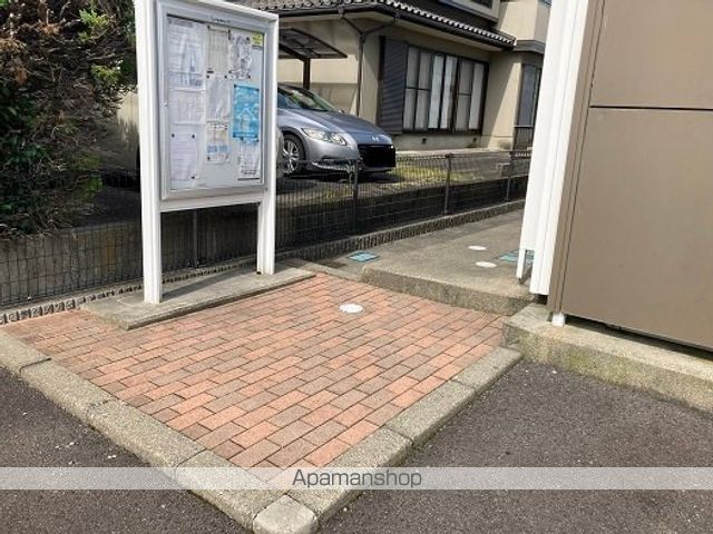 レオパレスファーシルの玄関写真