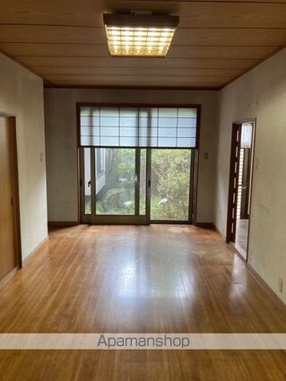 蔵王町４丁目貸家[6SLDK/188.71m2]の玄関
