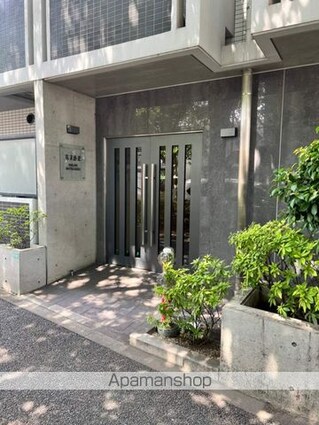 東京都中野区松が丘２丁目[1K/21m2]のエントランス