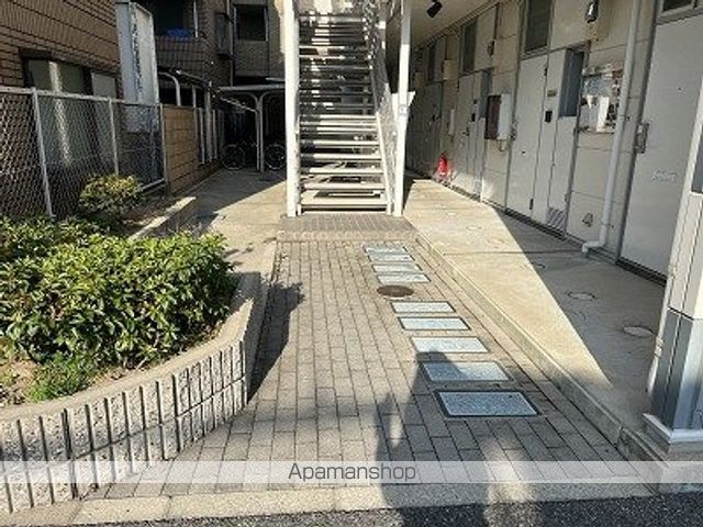 レオパレスYANAの玄関写真