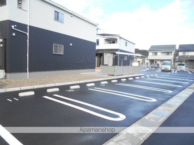 マーサＫ　Ｄ[2LDK/59.14m2]の駐車場