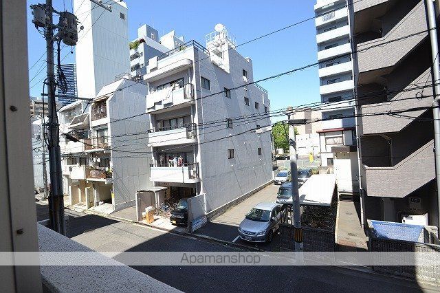 ラトゥール広島の玄関写真