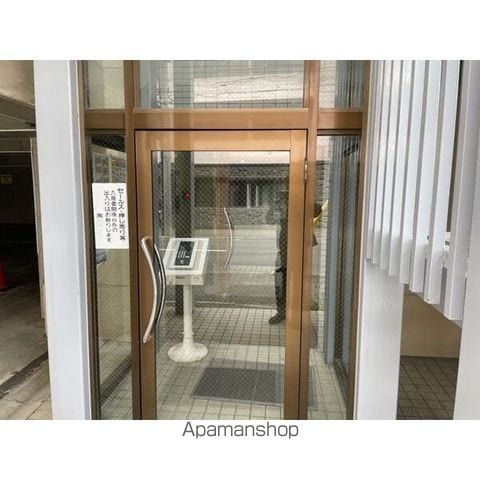 グレイシャス本郷の玄関写真