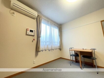 レオパレスプラムヴィラ２[1K/28.15m2]のリビング・居間2