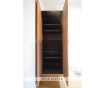 北新宿２ー５ー３３[1K/25.67m2]の収納