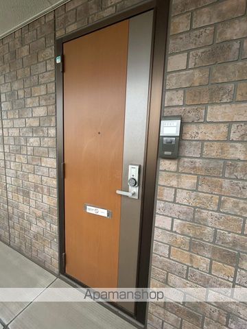 ラフレシール B棟の玄関写真