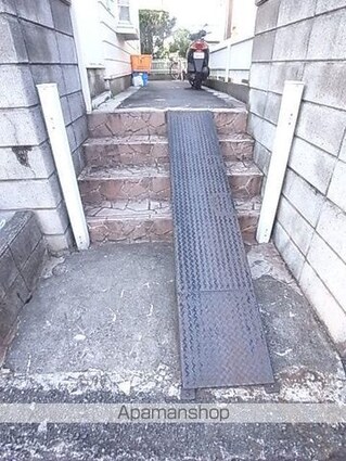スカイコーポ平山[1R/18.63m2]のエントランス