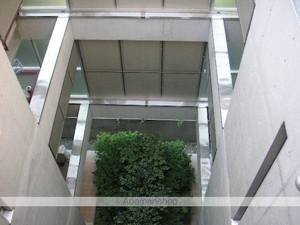 クリスタルコート[1R/27.3m2]の外観2