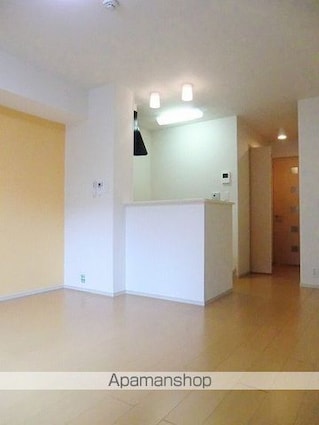 宮崎県延岡市日の出町２丁目[1R/32.94m2]のリビング・居間