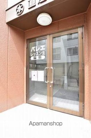 直江ビルの玄関写真