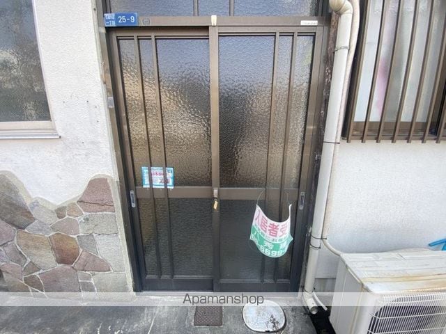山田借家の玄関写真