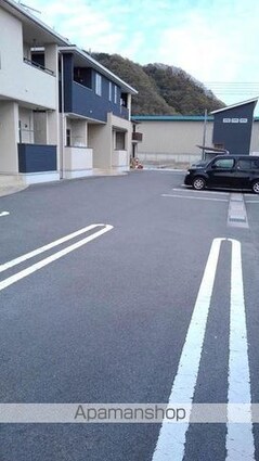 グラースメゾンＢ[2LDK/58.33m2]の駐車場1
