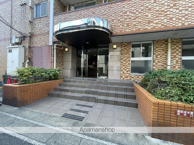 レジデンスカープ大宮の玄関写真