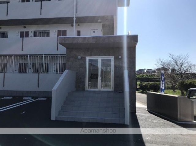 FS APARTMENTの玄関写真