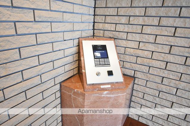 シャングリラ愛川の玄関写真