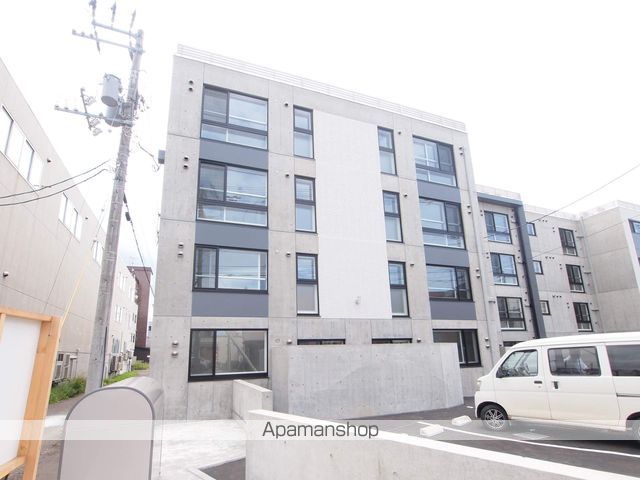 G EASTの外観写真