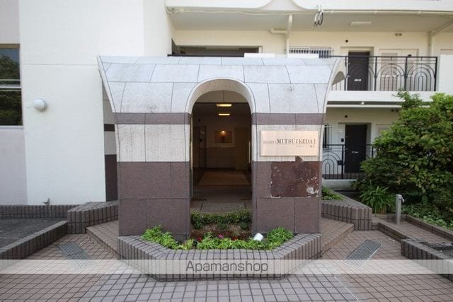 ハイツ三ツ池台の玄関写真
