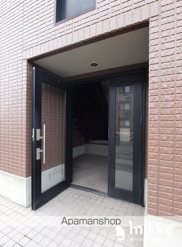 グレイスフルY A棟の玄関写真