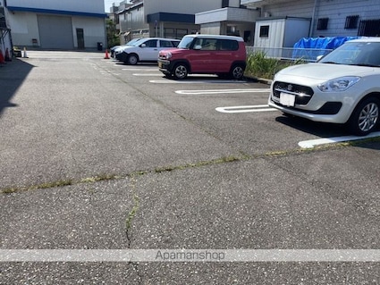 パストラルイン二の宮[1K/28.2m2]の駐車場