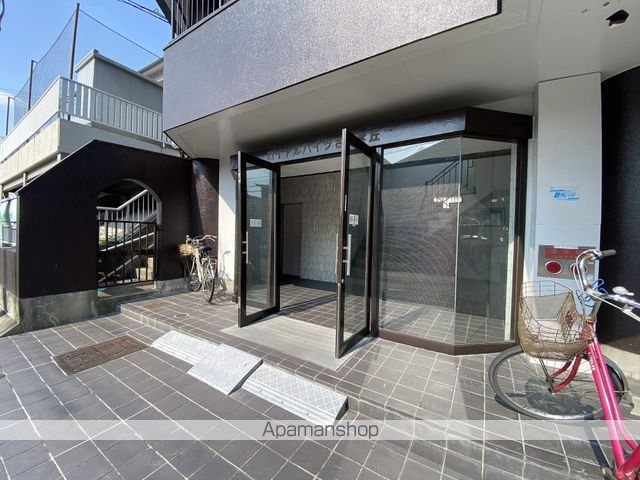 ロイヤルハイツさつき丘の玄関写真