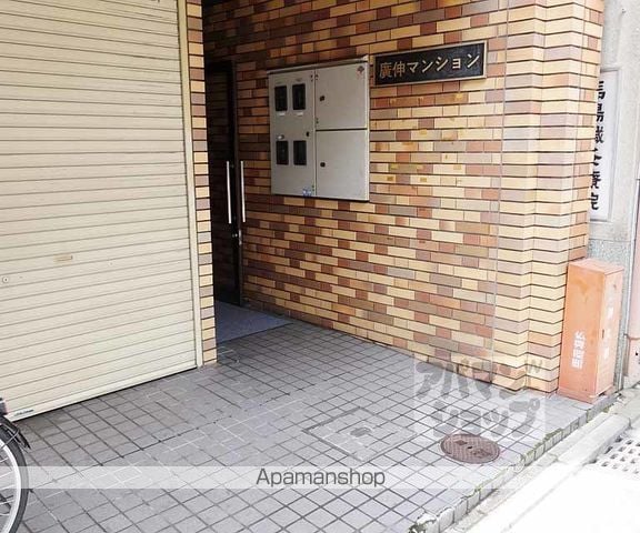 廣伸マンションの玄関写真