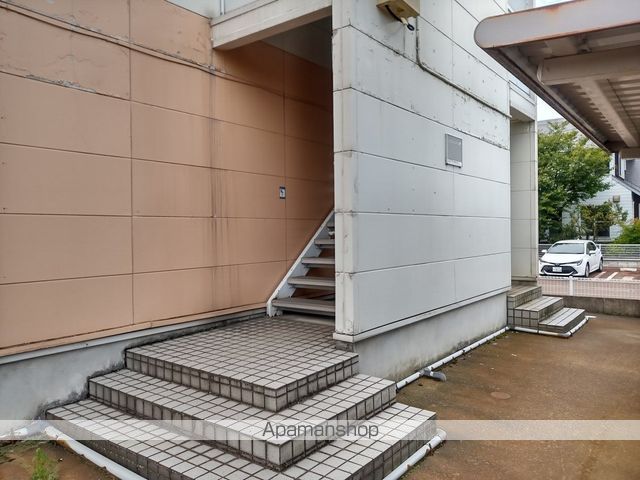 レオパレスルシファーの玄関写真