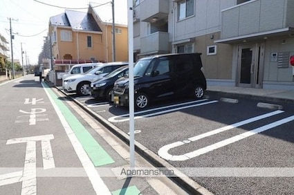 ラ　ティーダ[2LDK/56.71m2]の駐車場