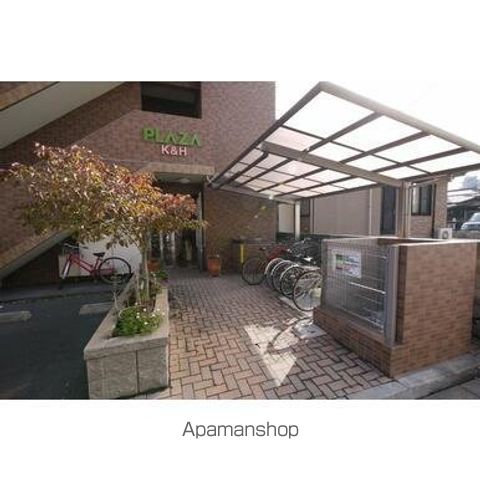 PLAZA K&Hの玄関写真
