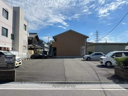 エスティアール１６　Ⅰ・Ⅱ[1K/30.39m2]の駐車場1